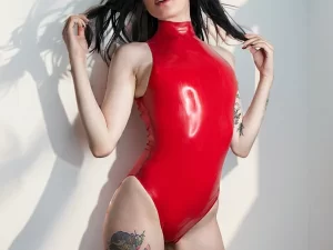 Rode latex bodysuit