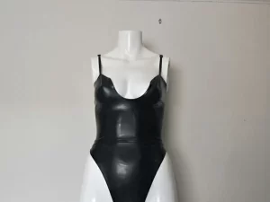 Latexová dvojdielna súprava, top a tangá s vysokým pásom