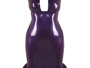 Latexové šaty majú otvor na poprsie