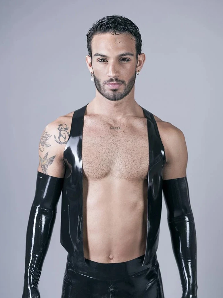 Latex Front-inlaid Sleeveless Top With Shoulder Metal Details