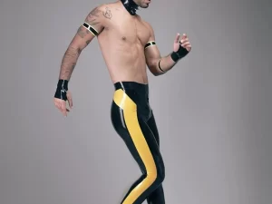 Glänzende, farblich abgesetzte, eng anliegende Latexhose