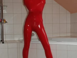 Body vermelho de látex com cobertura total