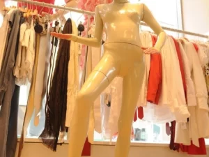 Latexový overal s plným krytím pro lidské modely